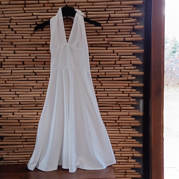 white dress poshmark Untamed Petals Boat necklineSleevelessA Betsey Johnson | Dresses |